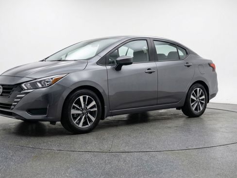 Used 2025 Nissan Versa SV image 3