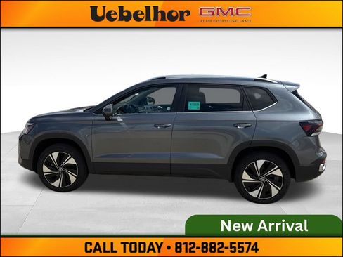 Used 2025 Volkswagen Taos SE AWD/4WD image 10
