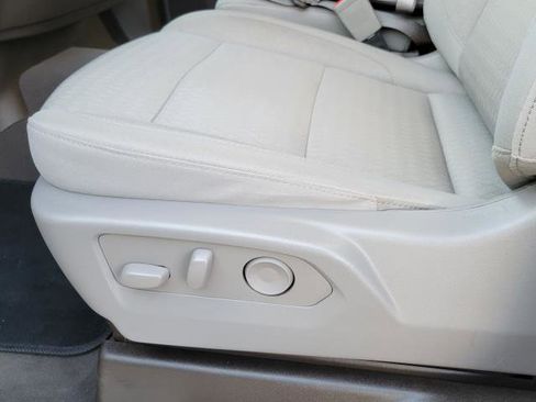 Used 2025 Chevrolet Silverado 1500 LT image 9