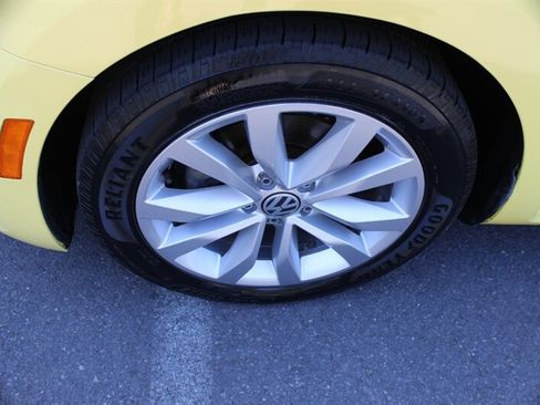 Used 2014 Volkswagen Beetle TDI FWD image 18