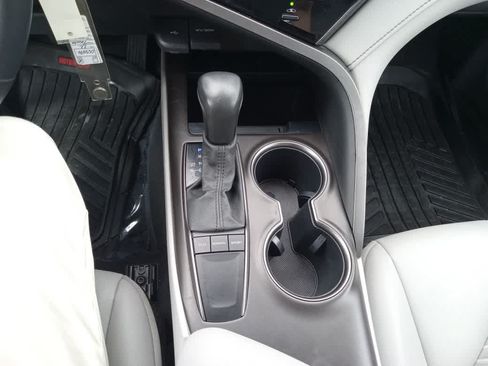 Used 2022 Toyota Camry SE FWD image 17