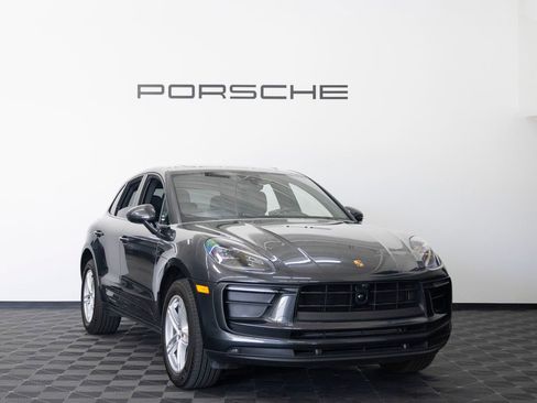 Certified 2025 Porsche Macan AWD/4WD image 9