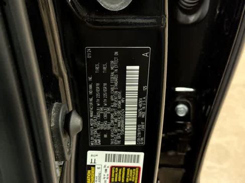 Used 2024 Toyota Highlander LE AWD/4WD image 14