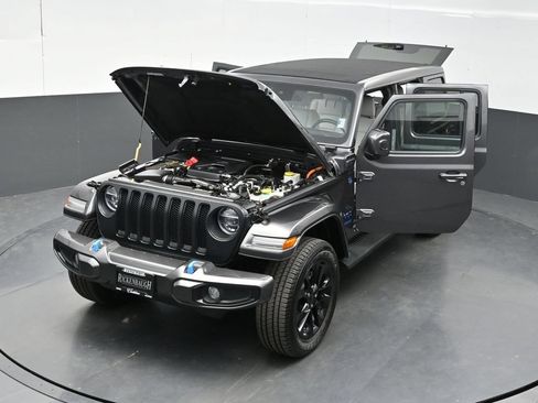 Used 2021 Jeep Wrangler Unlimited Sahara AWD/4WD image 39