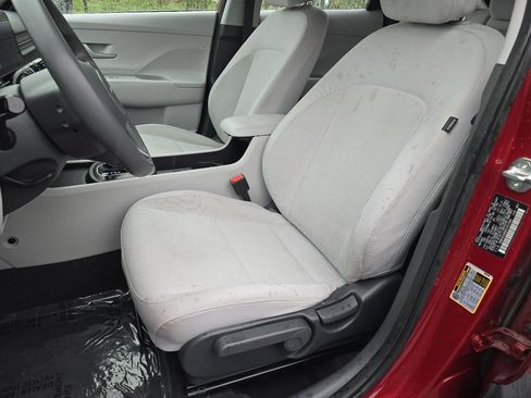 Used 2024 Hyundai Kona SE image 27