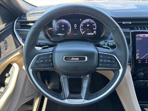 Used 2024 Jeep Grand Cherokee Limited AWD/4WD image 12