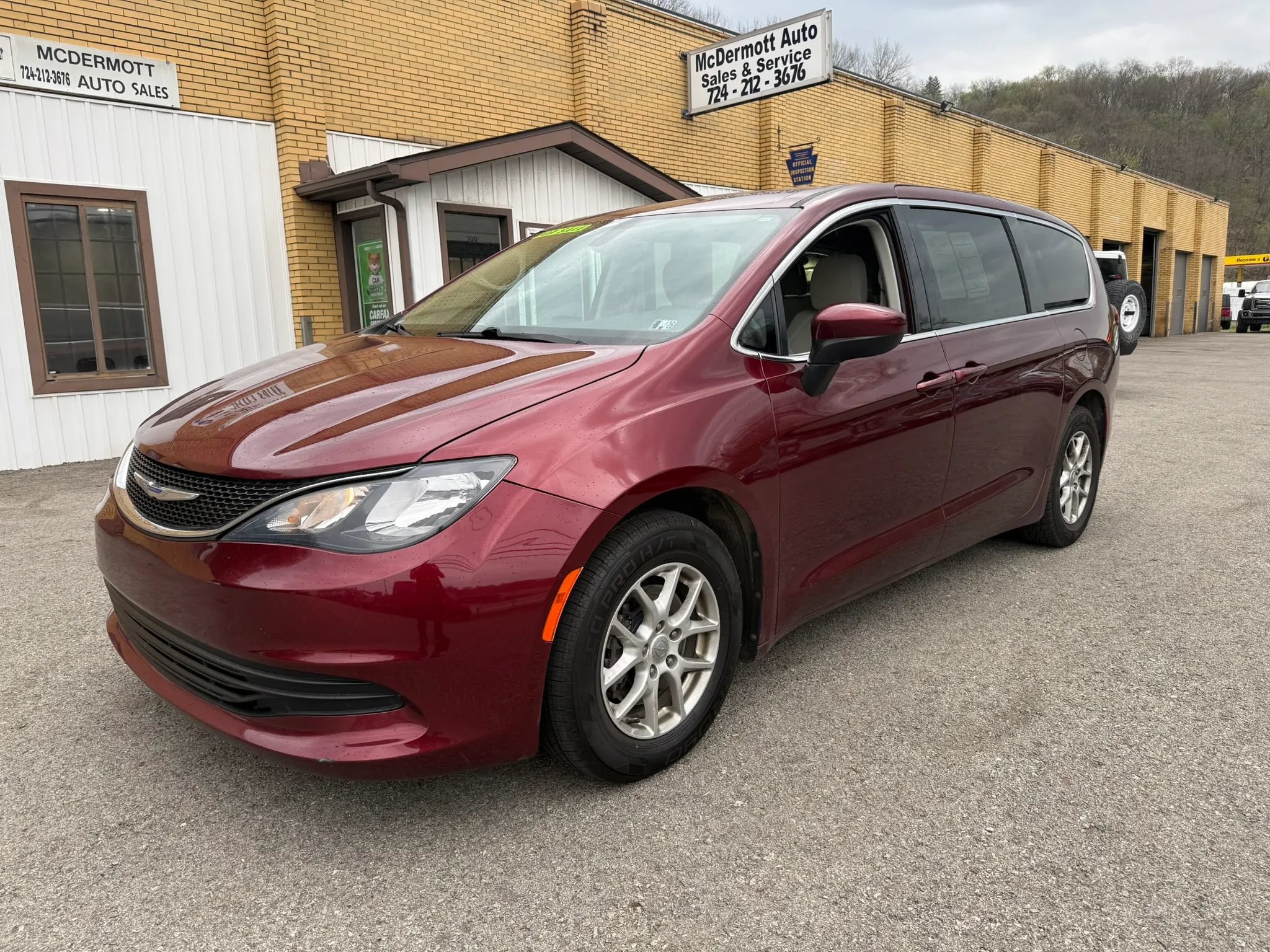 Used 2017 Chrysler Pacifica Touring FWD image 1