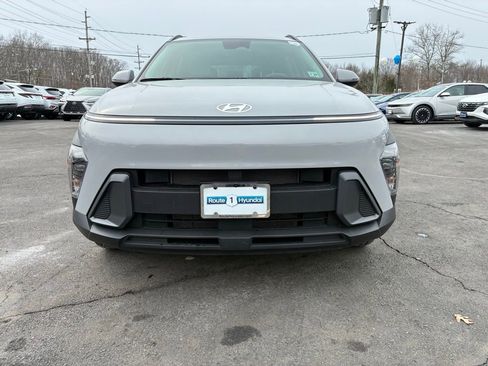 Used 2024 Hyundai Kona SEL image 2
