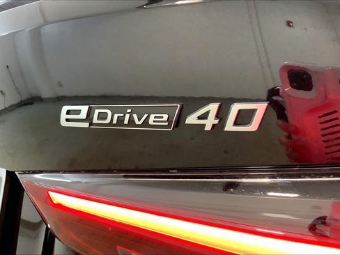 Used 2024 BMW i4 eDrive40 w/ M Sport Package RWD image 9