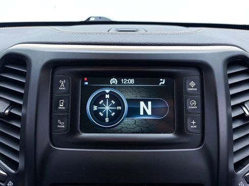 Used 2018 Jeep Cherokee Latitude w/ Altitude Package image 4