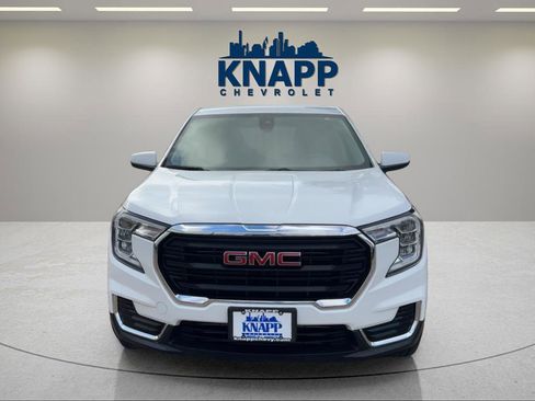 Used 2024 GMC Terrain SLE image 8