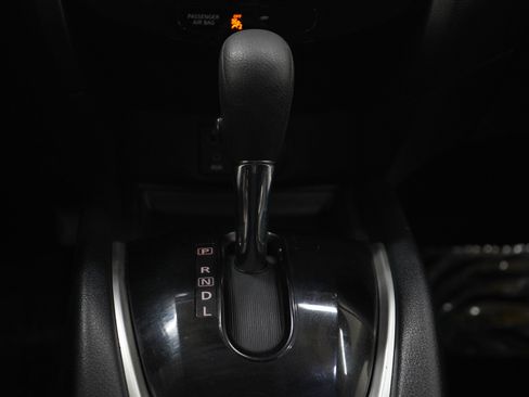 Used 2016 Nissan Rogue SV AWD/4WD image 18