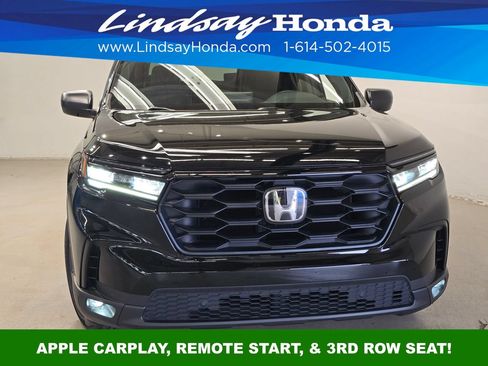 Used 2025 Honda Pilot Sport image 3