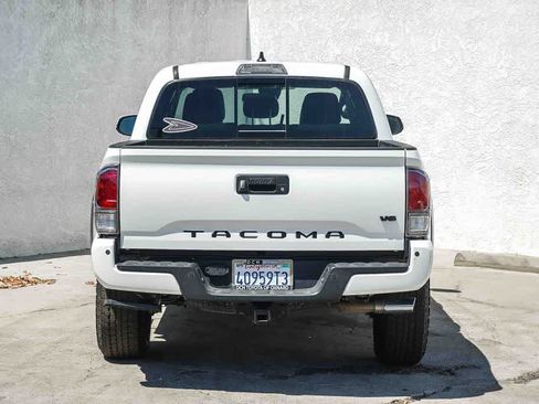Used 2023 Toyota Tacoma TRD Off-Road w/ Technology Package RWD image 7
