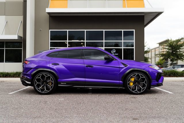 Used 2024 Lamborghini Urus Performante AWD/4WD image 2