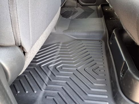 Used 2025 Nissan Frontier SV image 24