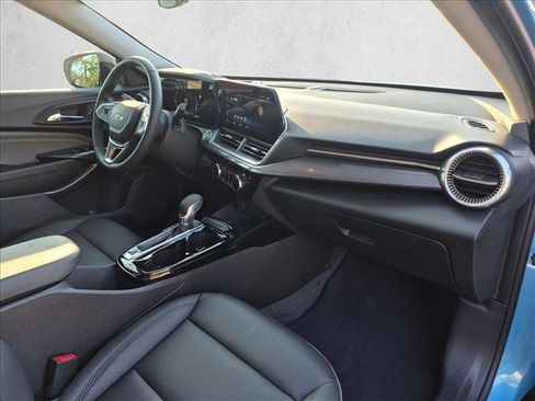 Used 2025 Chevrolet Trax ACTIV w/ Sunroof Package FWD image 21