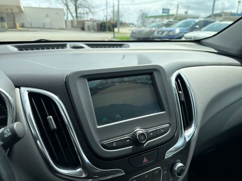 Used 2018 Chevrolet Equinox LT image 32