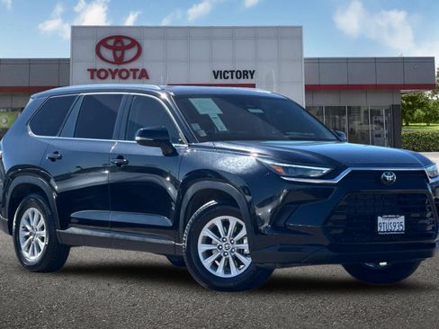 Used 2025 Toyota Grand Highlander AWD image 2