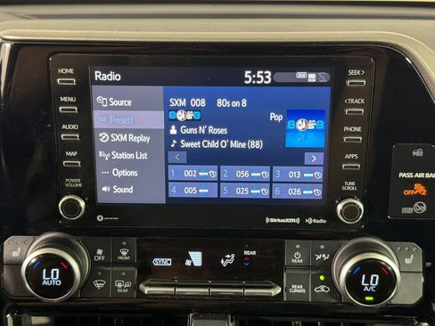 Used 2021 Toyota Highlander XLE FWD image 30
