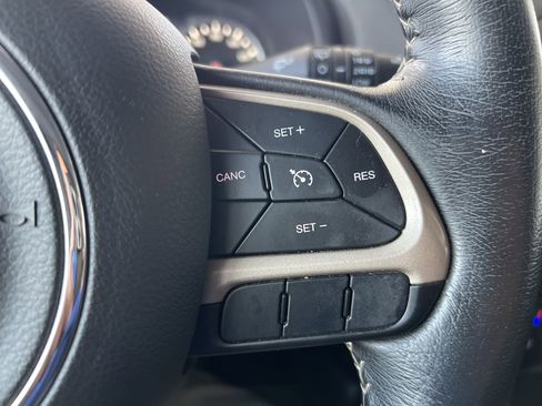 Used 2017 Jeep Renegade Trailhawk image 23