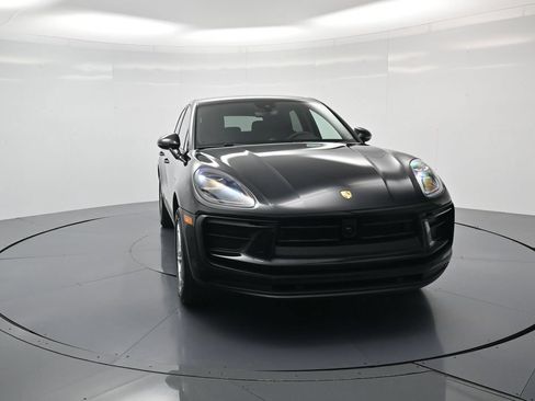 Used 2026 Porsche Macan AWD/4WD image 33