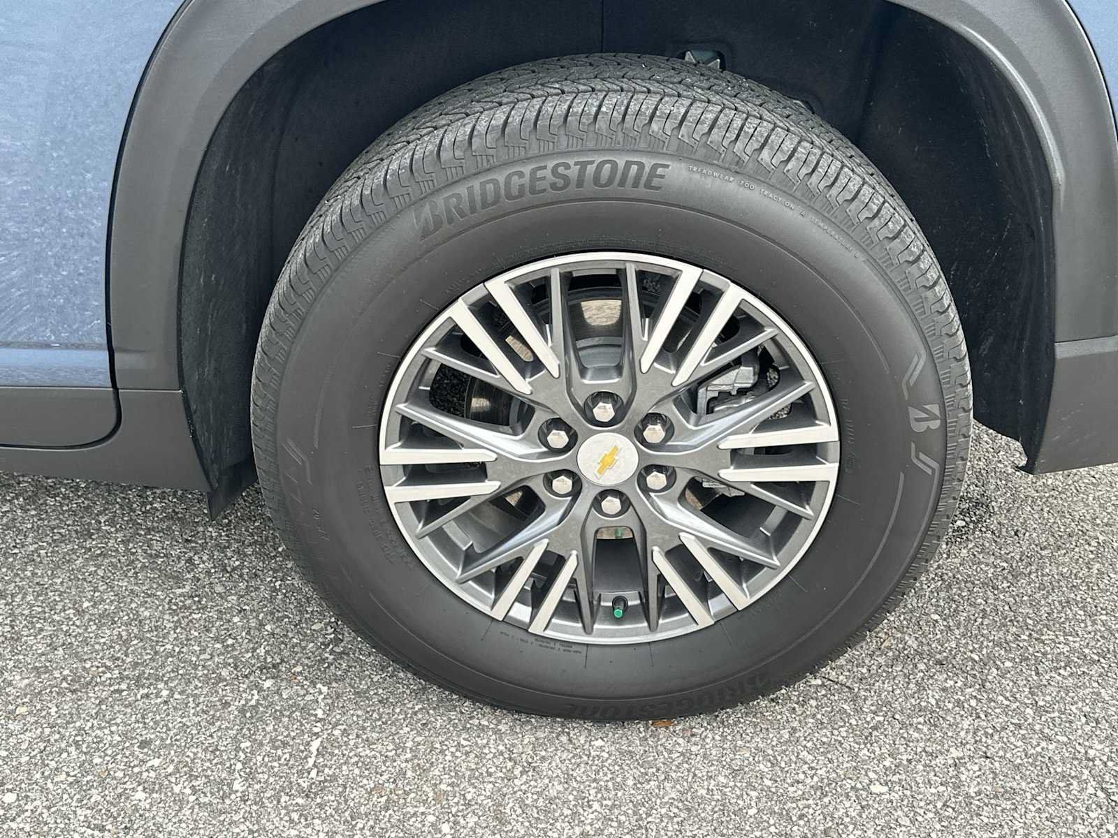 Certified 2025 Chevrolet Traverse LT FWD image 12