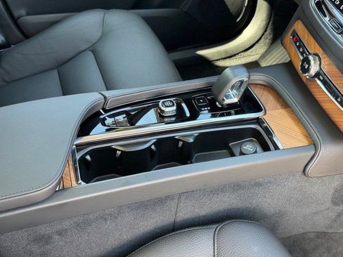 Certified 2025 Volvo XC90 B6 Plus w/ Protection Package Premier image 3