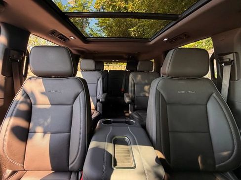 Used 2023 GMC Yukon XL Denali AWD/4WD image 33
