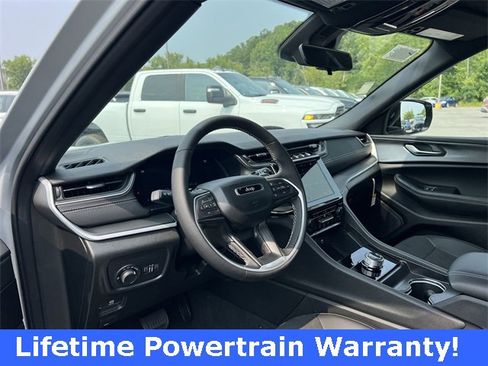 New 2025 Jeep Grand Cherokee L Altitude image 10