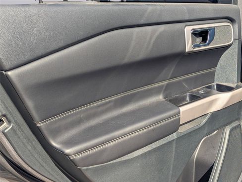 Used 2024 Ford Explorer XLT w/ Equipment Group 202A image 12