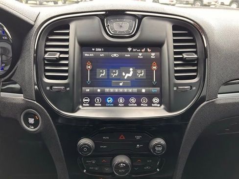 Used 2019 Chrysler 300 S image 15