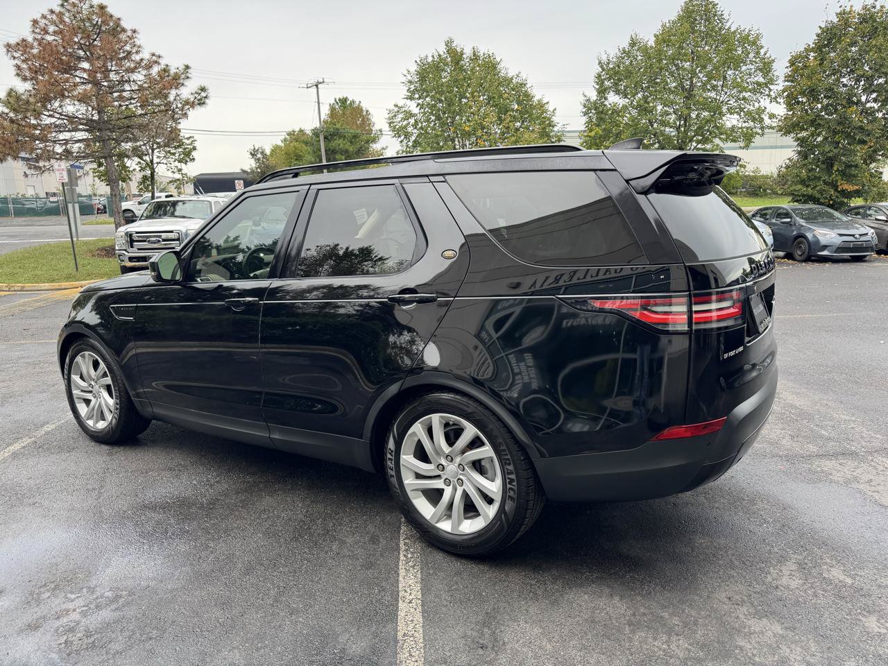 Used 2017 Land Rover Discovery HSE AWD/4WD image 8