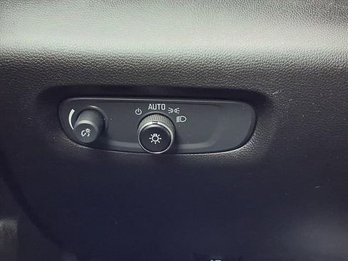 Used 2023 Chevrolet Traverse LS image 18