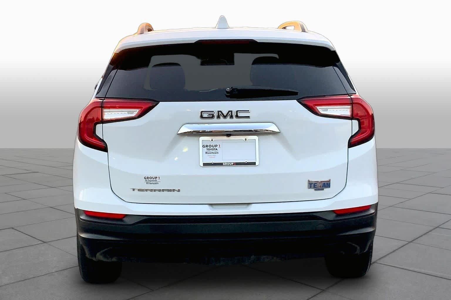 Used 2022 GMC Terrain SLE w/ Driver Convenience Package FWD image 5