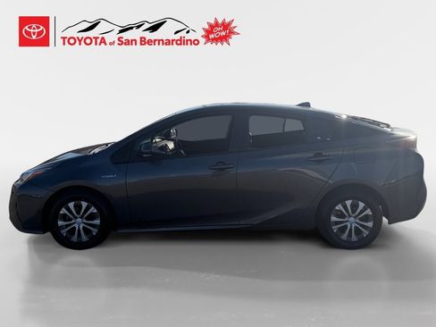 Used 2016 Toyota Prius Two image 2