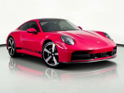 Used 2025 Porsche 911 Carrera image 4