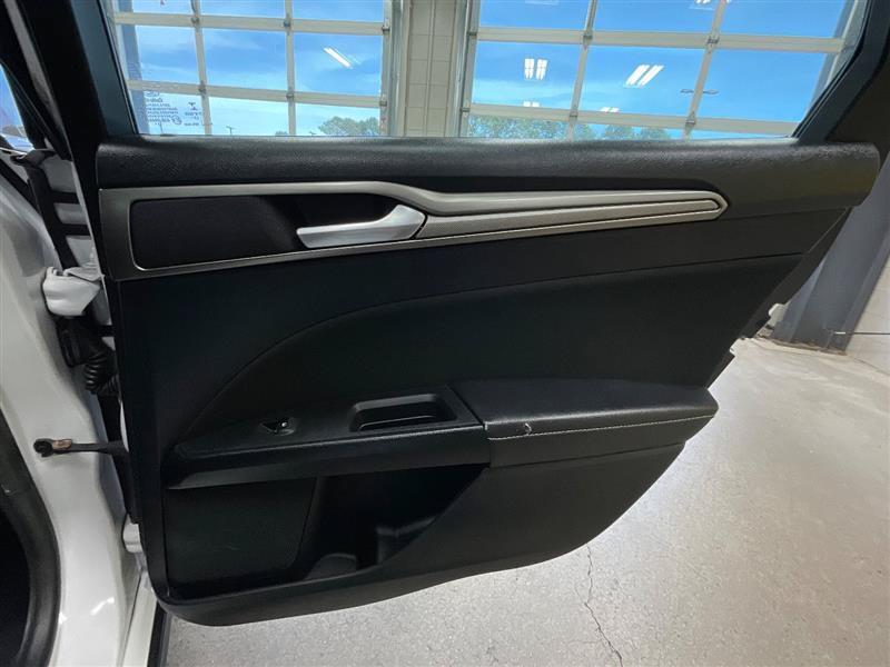 Used 2018 Ford Fusion SE FWD image 22