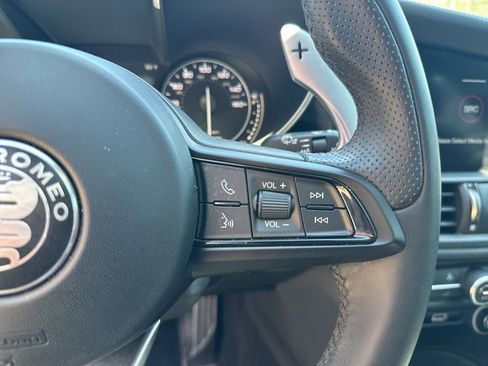 Used 2023 Alfa Romeo Giulia Veloce AWD/4WD image 37