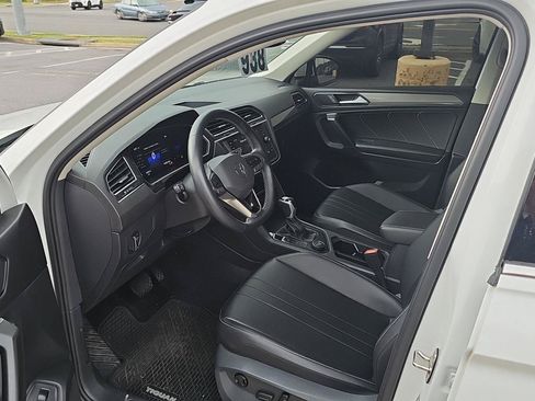 Used 2022 Volkswagen Tiguan SE AWD/4WD image 7