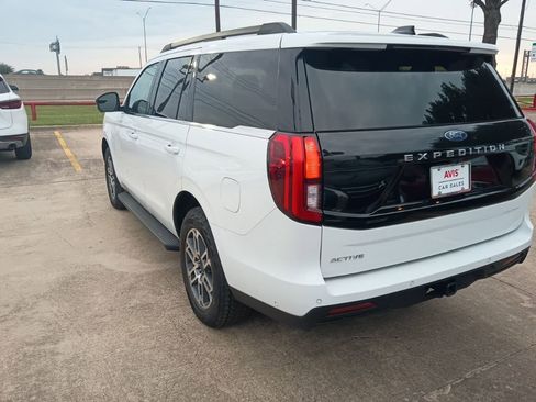 Used 2025 Ford Expedition Active AWD/4WD image 8