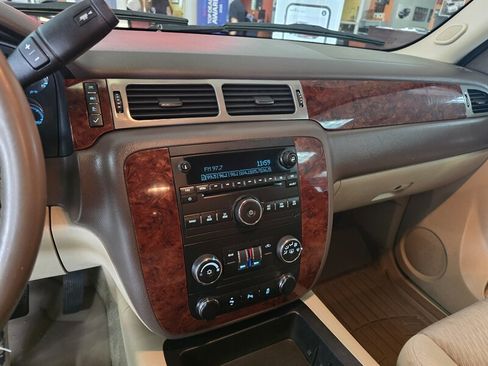 Used 2014 Chevrolet Suburban LS w/ All-Star Edition AWD/4WD image 25