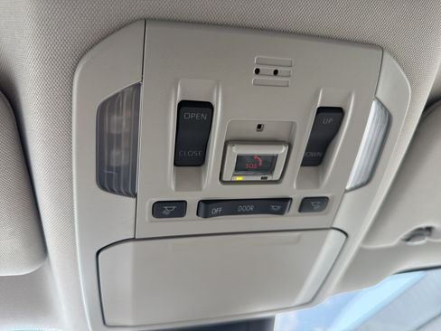 Used 2022 Toyota Highlander XLE FWD image 24