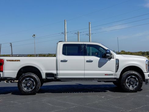 Used 2024 Ford F250 Platinum w/ Tremor Off-Road Package image 8