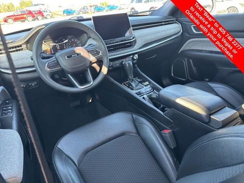 Used 2024 Jeep Compass Latitude image 14