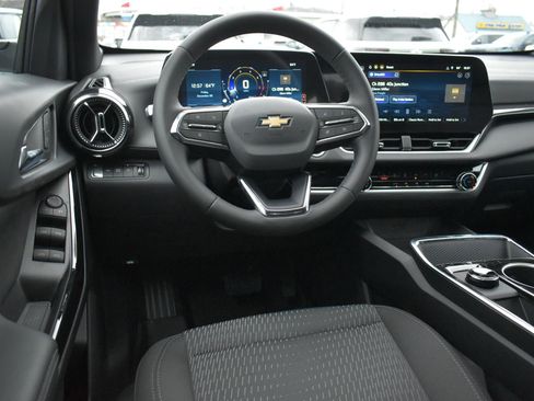 New 2026 Chevrolet Equinox LT w/ Safety and Technology Package image 17