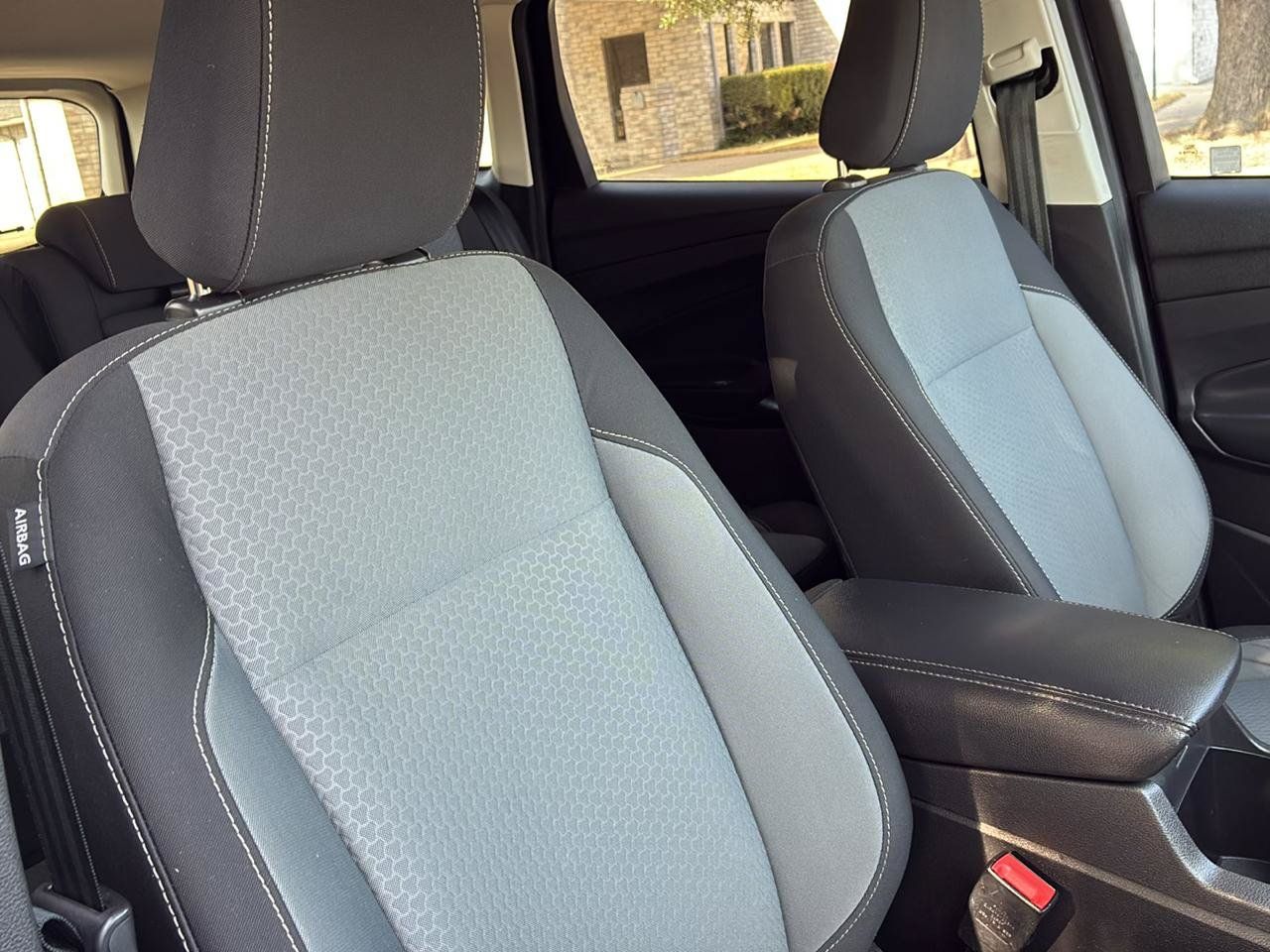 Used 2018 Ford Escape SE w/ SE Sync 3 Package FWD image 33