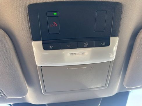 Used 2024 Nissan Pathfinder SV image 19