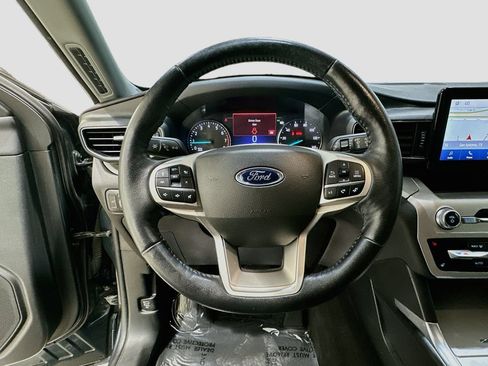 Used 2022 Ford Explorer XLT w/ Equipment Group 202A RWD image 11