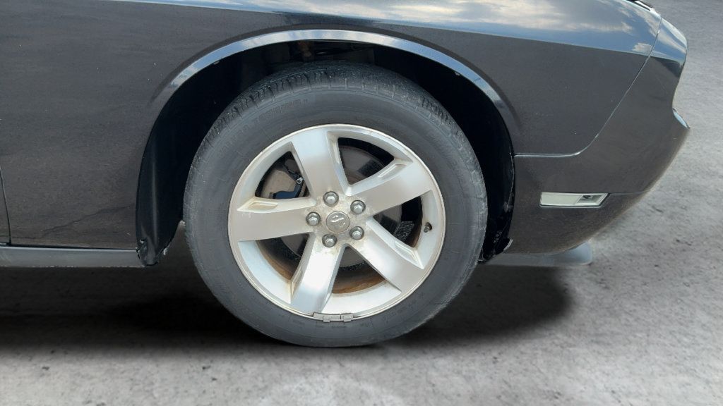 Used 2010 Dodge Challenger SE RWD image 19